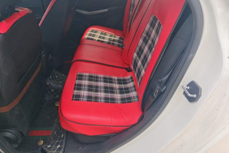 Used Ford Escort 2019 Revised 1.5L Automatic ZhiXiang Version (Tire Pressure Monitoring) China VI Standard Left Rear Seat