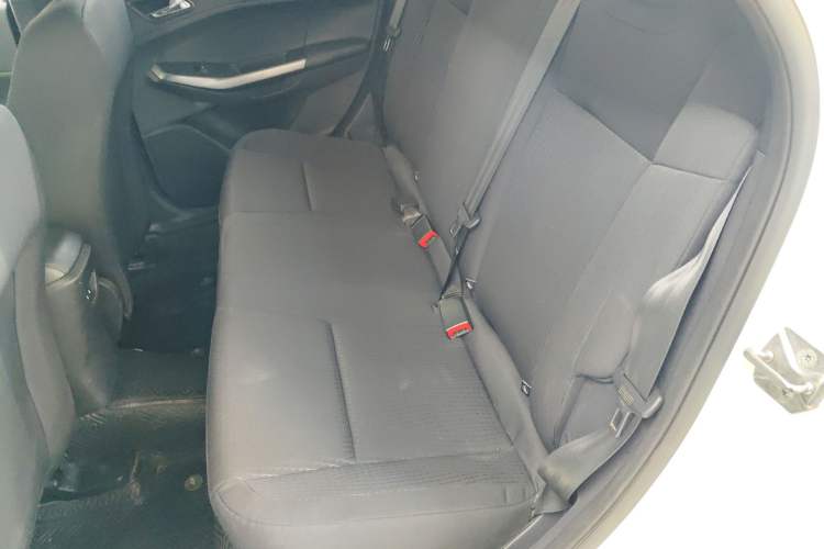 Used Ford Escort 2019 Revised 1.5L Automatic ZhiXiang Version (Tire Pressure Monitoring) China VI Standard Left Rear Seat