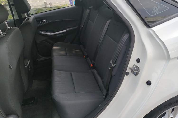 Used Ford Escort 2019 Revised 1.5L Automatic ZhiXiang Version (Tire Pressure Monitoring) China VI Standard Left Rear Seat