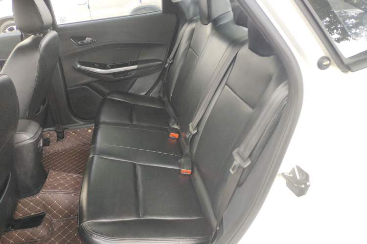 Used Ford Escort 2019 Revised 1.5L Automatic ZhiXiang Version (Tire Pressure Monitoring) China VI Standard Left Rear Seat