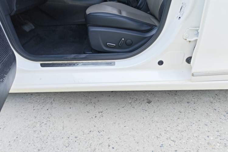 Used Ford Escort 2019 EcoBoost 125 Automatic Luxury Edition Left Side Sill