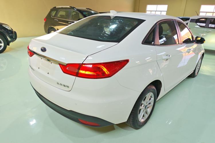Used Ford Escort 2019 Revised 1.5L Automatic ZhiXiang Version (Tire Pressure Monitoring) China VI Standard Rear Right 45 Deg