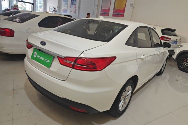 Used Ford Escort 2019 Revised 1.5L Automatic ZhiXiang Version (Tire Pressure Monitoring) China VI Standard Rear Right 45 Deg