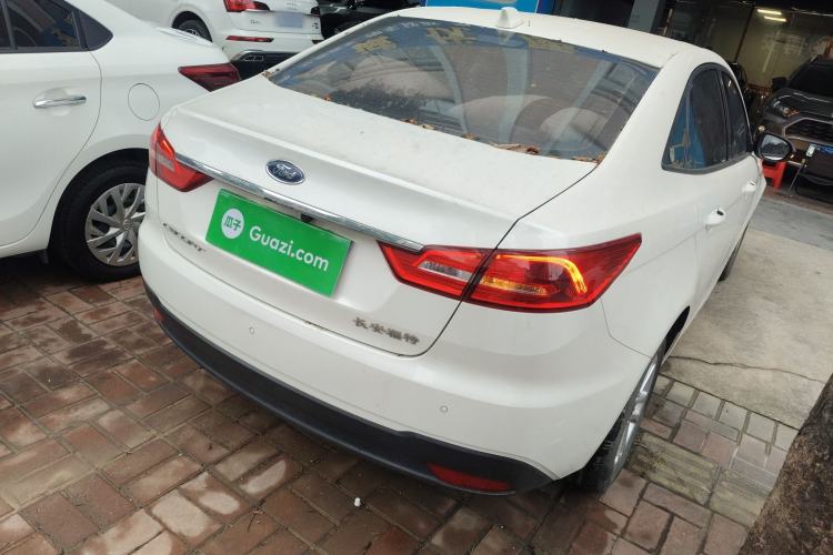 Used Ford Escort 2019 Revised 1.5L Automatic ZhiXiang Version (Tire Pressure Monitoring) China VI Standard Rear Right 45 Deg
