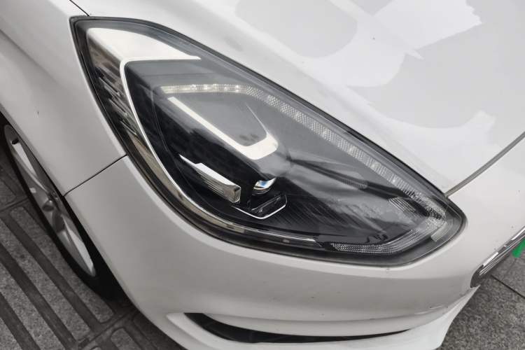 Used Ford Escort 2019 Revised Version 1.5L Automatic Enjoyment Type China VI Standard Right Front Headlight