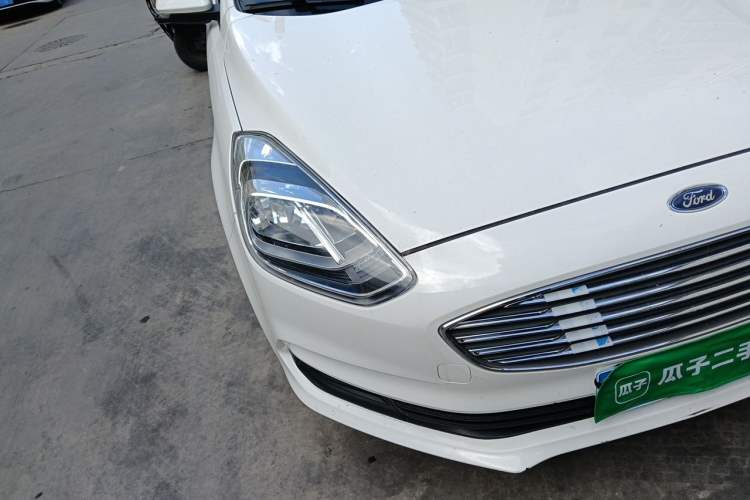 Used Ford Escort 2019 1.5L Manual ZhiXiang Version Right Front Headlight