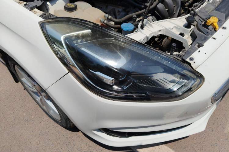 Used Ford Escort 2019 Revised Version 1.5L Automatic Enjoyment Type China VI Standard Right Front Headlight