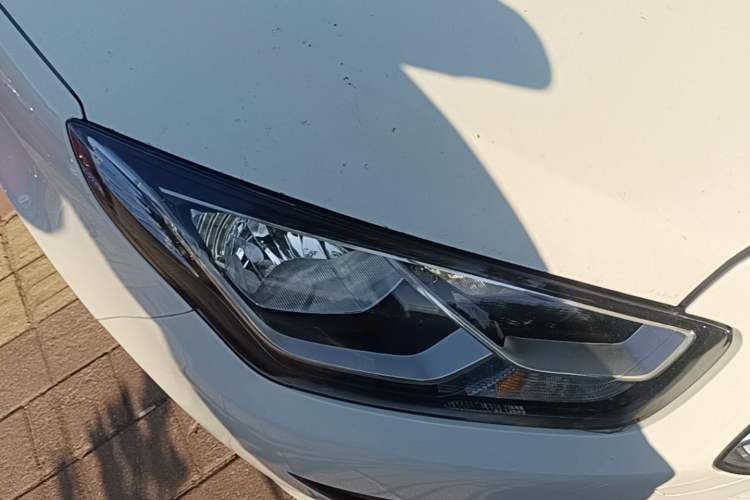 Used Ford Escort 2019 Revised 1.5L Automatic ZhiXiang Version China VI Standard Right Front Headlight