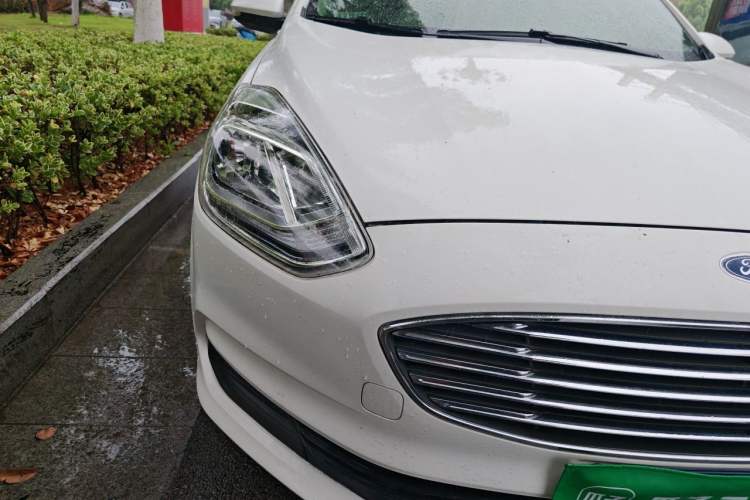 Used Ford Escort 2019 1.5L Automatic ZhiXiang Model Right Front Headlight