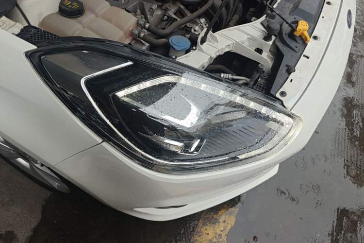 Used Ford Escort 2019 Revised Version 1.5L Automatic Enjoyment Type China VI Standard Right Front Headlight