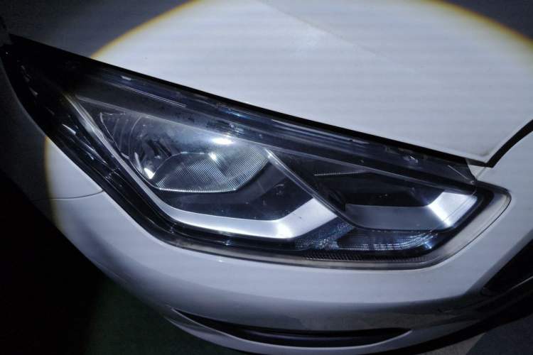 Used Ford Escort 2019 Revised 1.5L Automatic ZhiXiang Version (Tire Pressure Monitoring) China VI Standard Right Front Headlight