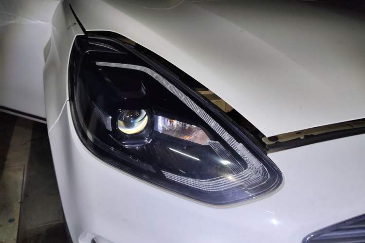 Used Ford Escort 2019 Revised Version 1.5L Automatic Enjoyment Type China VI Standard Right Front Headlight