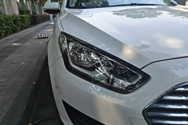 Used Ford Escort 2019 Revised 1.5L Automatic ZhiXiang Version (Tire Pressure Monitoring) China VI Standard Right Front Headlight