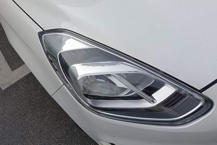 Used Ford Escort 2019 1.5L Automatic ZhiXiang Model Right Front Headlight