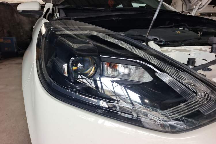 Used Ford Escort 2019 Revised Version 1.5L Automatic Enjoyment Type China VI Standard Right Front Headlight