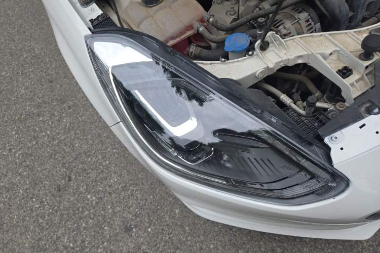 Used Ford Escort 2019 Revised Version 1.5L Automatic Enjoyment Type China VI Standard Right Front Headlight