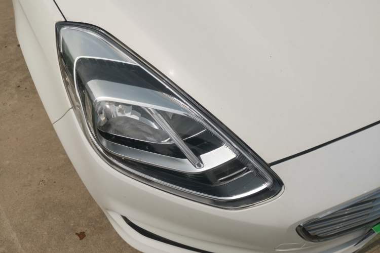 Used Ford Escort 2019 1.5L Manual ZhiXiang Version Right Front Headlight