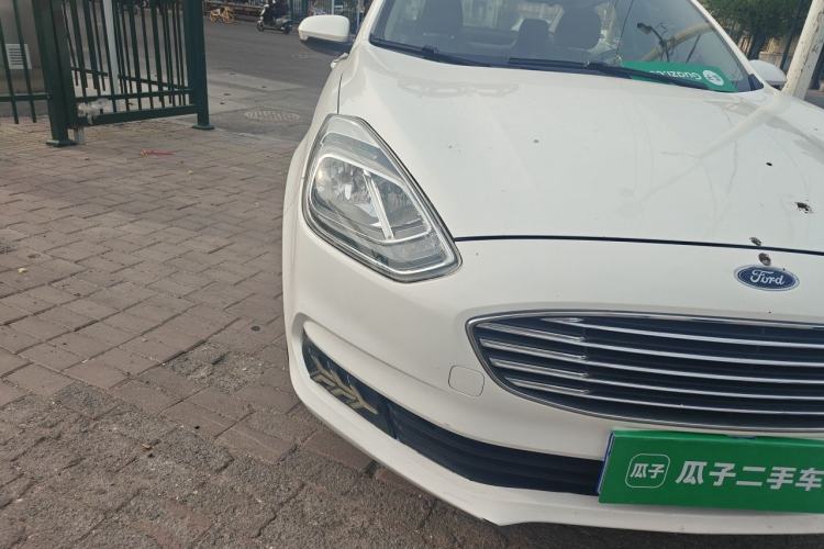 Used Ford Escort 2019 1.5L Manual ZhiXiang Version Right Front Headlight