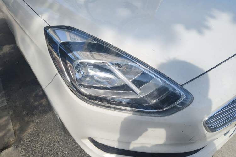 Used Ford Escort 2019 1.5L Automatic ZhiXiang Model Right Front Headlight