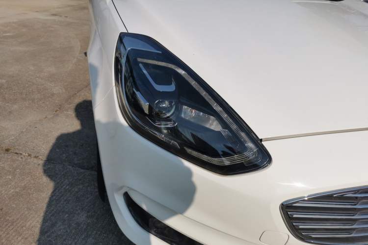 Used Ford Escort 2019 Revised Version 1.5L Automatic Enjoyment Type China VI Standard Right Front Headlight