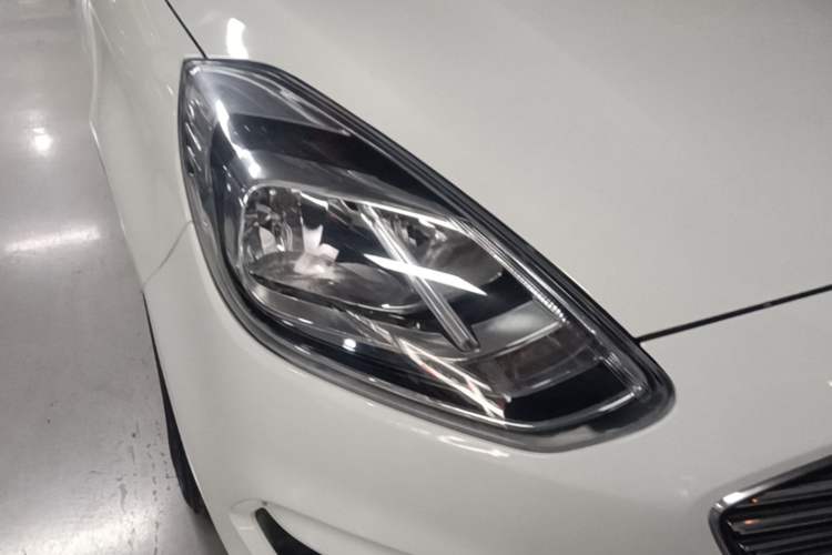 Used Ford Escort 2019 1.5L Automatic ZhiXiang Model Right Front Headlight
