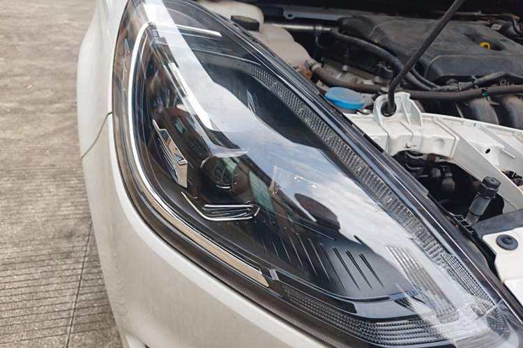Used Ford Escort 2019 Revised 1.5L Automatic ZhiXiang Version (Tire Pressure Monitoring) China VI Standard Right Front Headlight