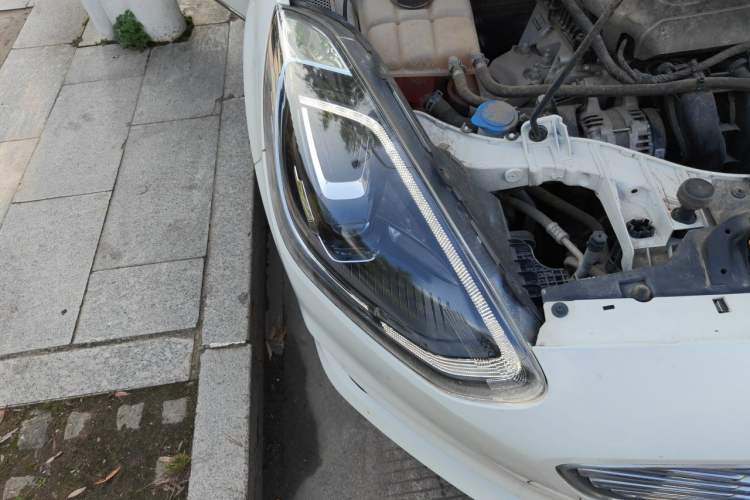Used Ford Escort 2019 Revised Version 1.5L Automatic Enjoyment Type China VI Standard Right Front Headlight