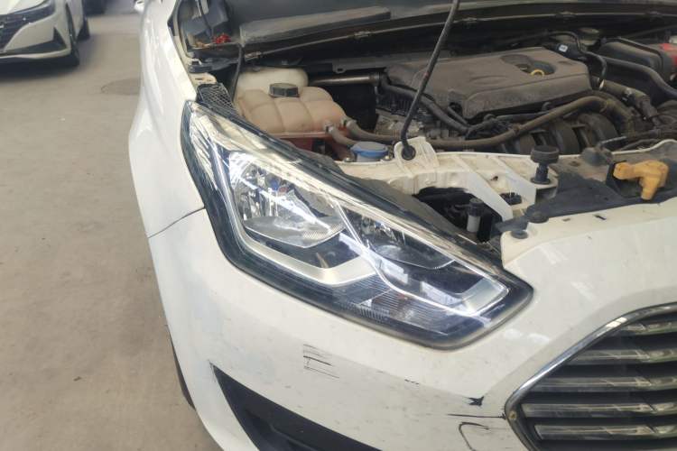 Used Ford Escort 2019 Revised 1.5L Automatic ZhiXiang Version China VI Standard Right Front Headlight