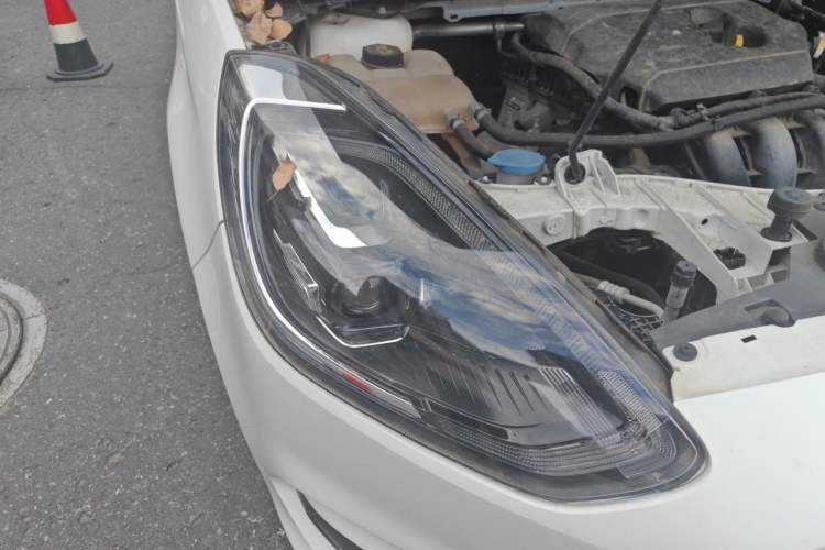 Used Ford Escort 2019 Revised Version 1.5L Automatic Enjoyment Type China VI Standard Right Front Headlight