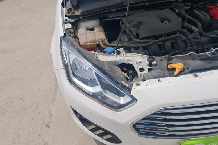 Used Ford Escort 2019 Revised 1.5L Automatic ZhiXiang Version (Tire Pressure Monitoring) China VI Standard Right Front Headlight