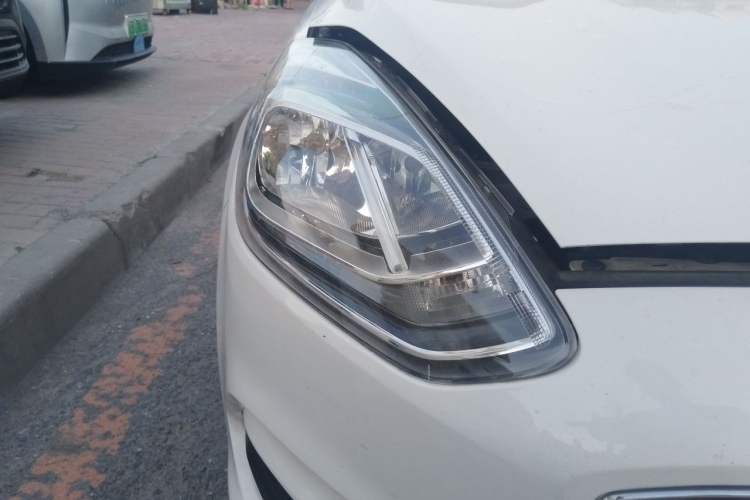 Used Ford Escort 2019 1.5L Automatic ZhiXiang Model Right Front Headlight