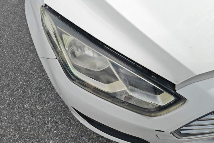 Used Ford Escort 2019 Revised 1.5L Automatic ZhiXiang Version China VI Standard Right Front Headlight