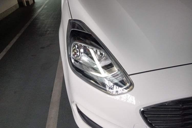 Used Ford Escort 2019 1.5L Automatic ZhiXiang Model Right Front Headlight