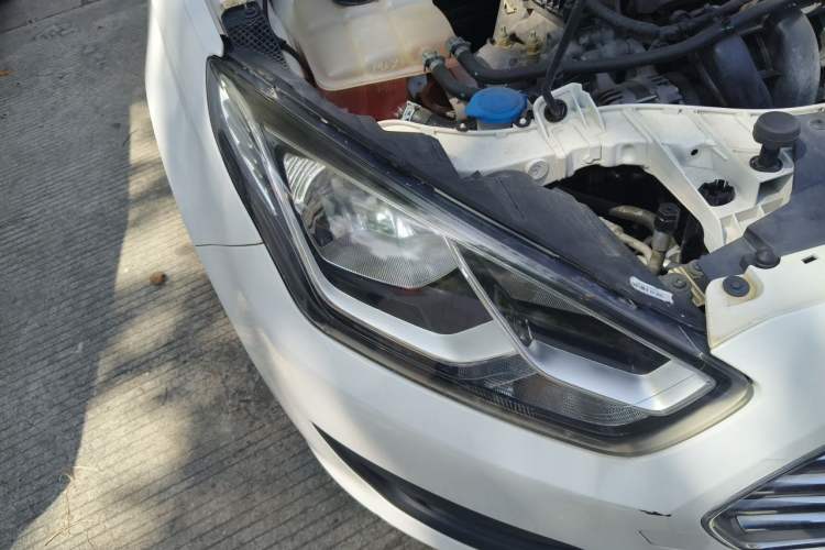 Used Ford Escort 2019 Revised 1.5L Automatic ZhiXiang Version (Tire Pressure Monitoring) China VI Standard Right Front Headlight