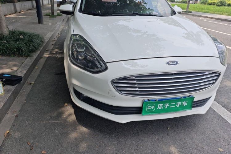 Used Ford Escort 2019 Revised Version 1.5L Automatic Enjoyment Type China VI Standard Right Front Headlight