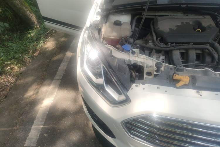 Used Ford Escort 2019 Revised 1.5L Automatic ZhiXiang Version (Tire Pressure Monitoring) China VI Standard Right Front Headlight