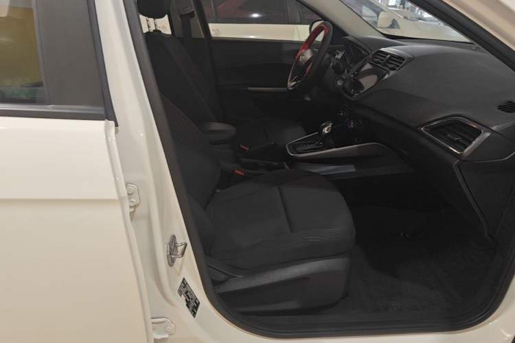 Used Ford Escort 2019 Revised 1.5L Automatic ZhiXiang Version (Tire Pressure Monitoring) China VI Standard Right Front Seat