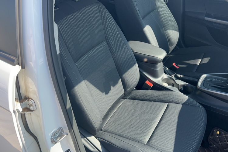 Used Ford Escort 2019 Revised 1.5L Automatic ZhiXiang Version (Tire Pressure Monitoring) China VI Standard Right Front Seat