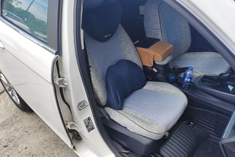 Used Ford Escort 2019 Revised 1.5L Automatic ZhiXiang Version (Tire Pressure Monitoring) China VI Standard Right Front Seat