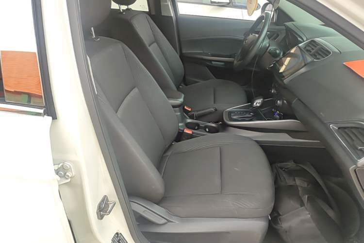 Used Ford Escort 2019 Revised 1.5L Automatic ZhiXiang Version (Tire Pressure Monitoring) China VI Standard Right Front Seat