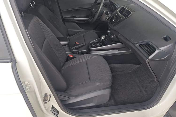 Used Ford Escort 2019 Revised 1.5L Automatic ZhiXiang Version (Tire Pressure Monitoring) China VI Standard Right Front Seat