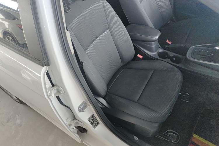 Used Ford Escort 2019 Revised 1.5L Automatic ZhiXiang Version (Tire Pressure Monitoring) China VI Standard Right Front Seat