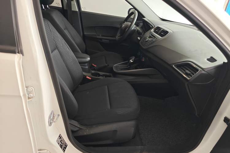 Used Ford Escort 2019 Revised 1.5L Automatic ZhiXiang Version (Tire Pressure Monitoring) China VI Standard Right Front Seat