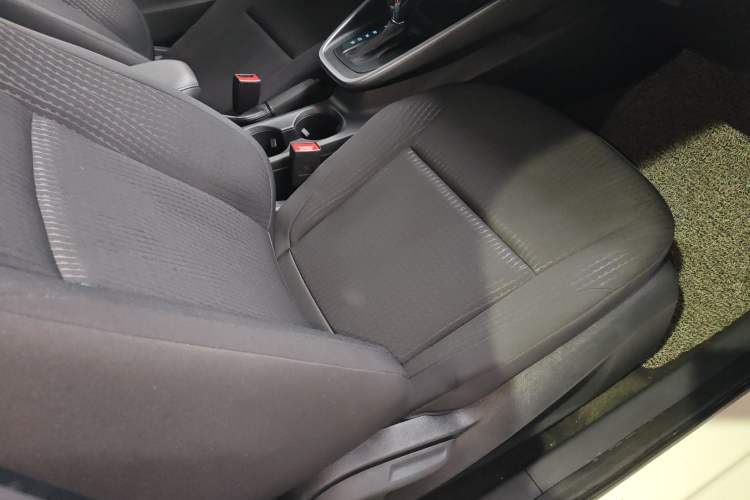 Used Ford Escort 2019 Revised 1.5L Automatic ZhiXiang Version (Tire Pressure Monitoring) China VI Standard Right Front Seat