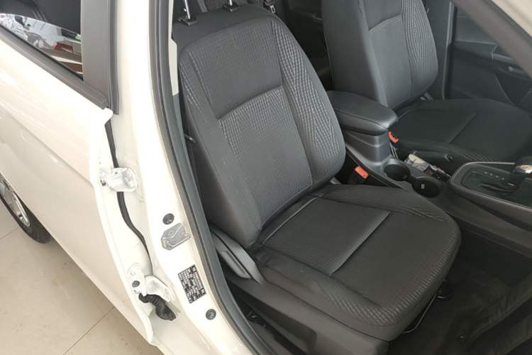 Used Ford Escort 2019 Revised 1.5L Automatic ZhiXiang Version (Tire Pressure Monitoring) China VI Standard Right Front Seat