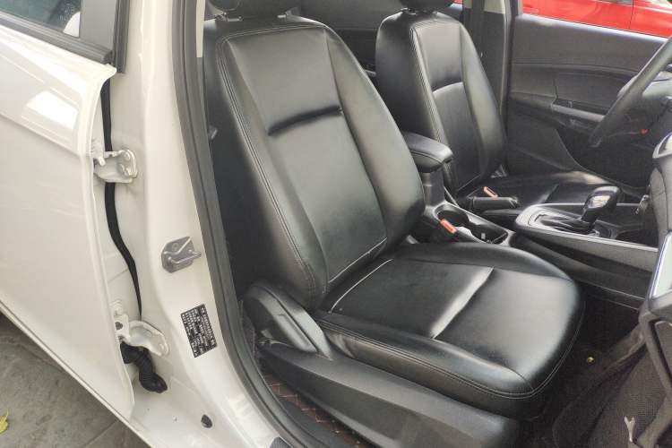 Used Ford Escort 2019 Revised 1.5L Automatic ZhiXiang Version (Tire Pressure Monitoring) China VI Standard Right Front Seat