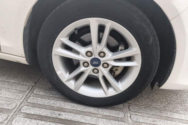Used Ford Escort 2019 Revised Version 1.5L Automatic Enjoyment Type China VI Standard Right Front Wheel Hub