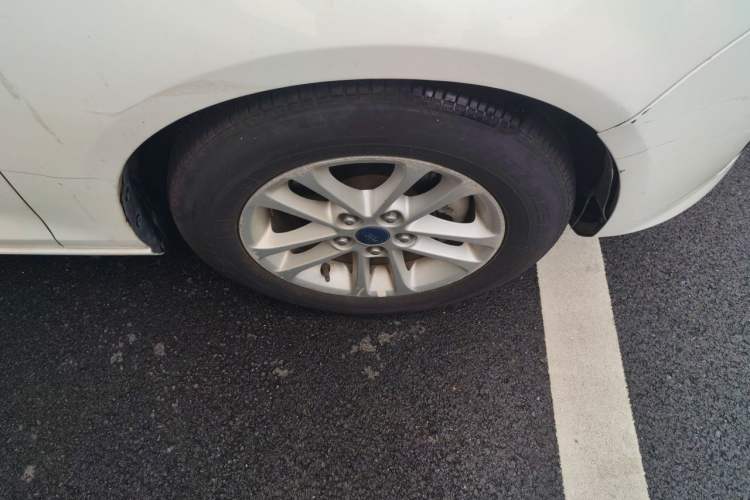 Used Ford Escort 2019 Revised 1.5L Automatic ZhiXiang Version China VI Standard Right Front Wheel Hub