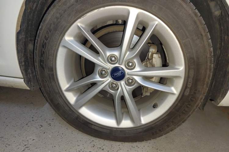 Used Ford Escort 2019 Revised Version 1.5L Automatic Enjoyment Type China VI Standard Right Front Wheel Hub
