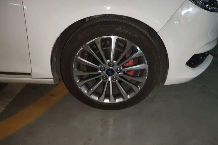 Used Ford Escort 2019 Revised Version 1.5L Automatic Zhenxiang Edition China VI Standard Right Front Wheel Hub